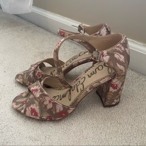 Sam Edelman floral pattern 3” heels